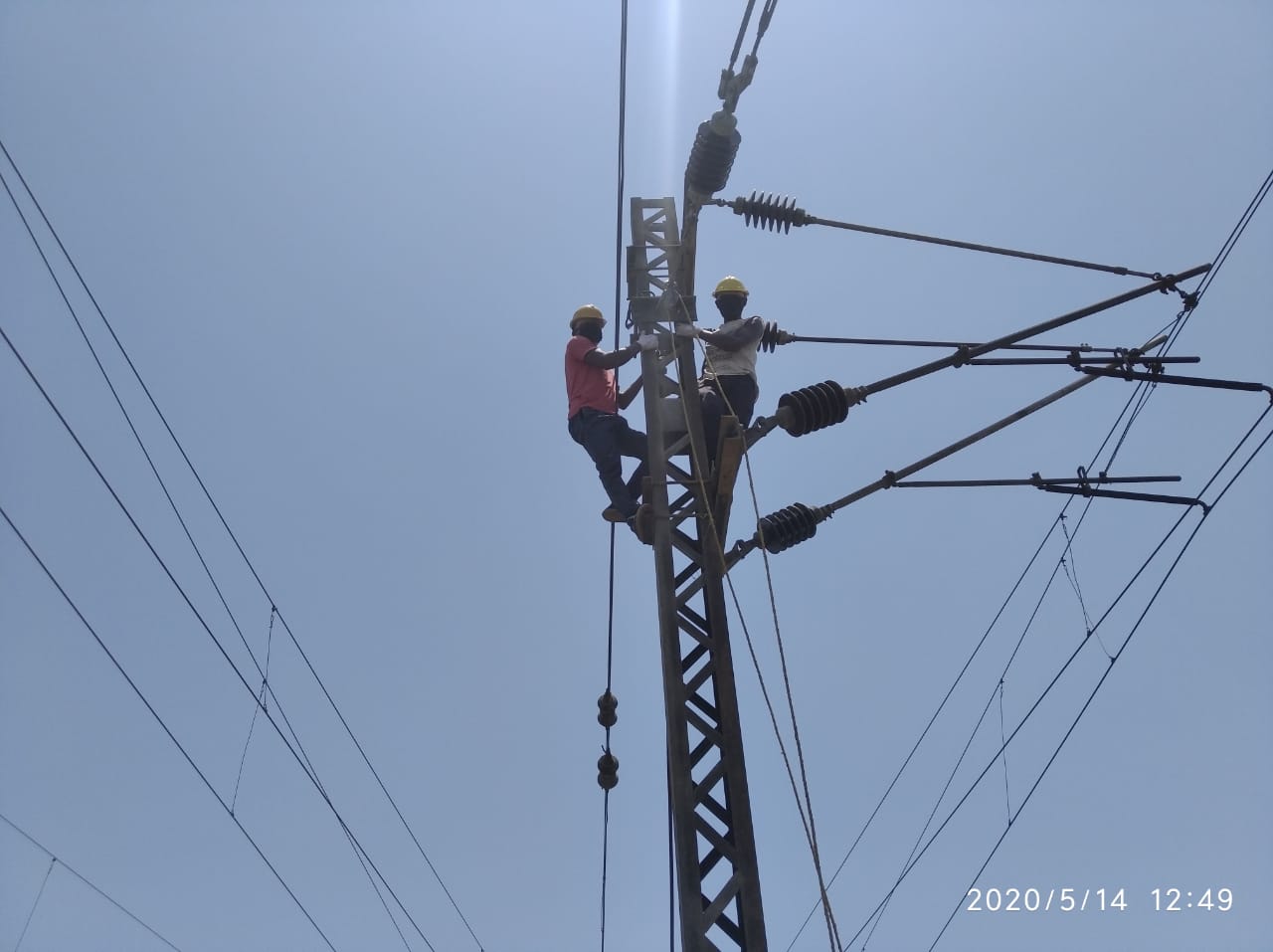 2020年5月26日、カラचियाヤードにおける架線（OHE）工事が再開された